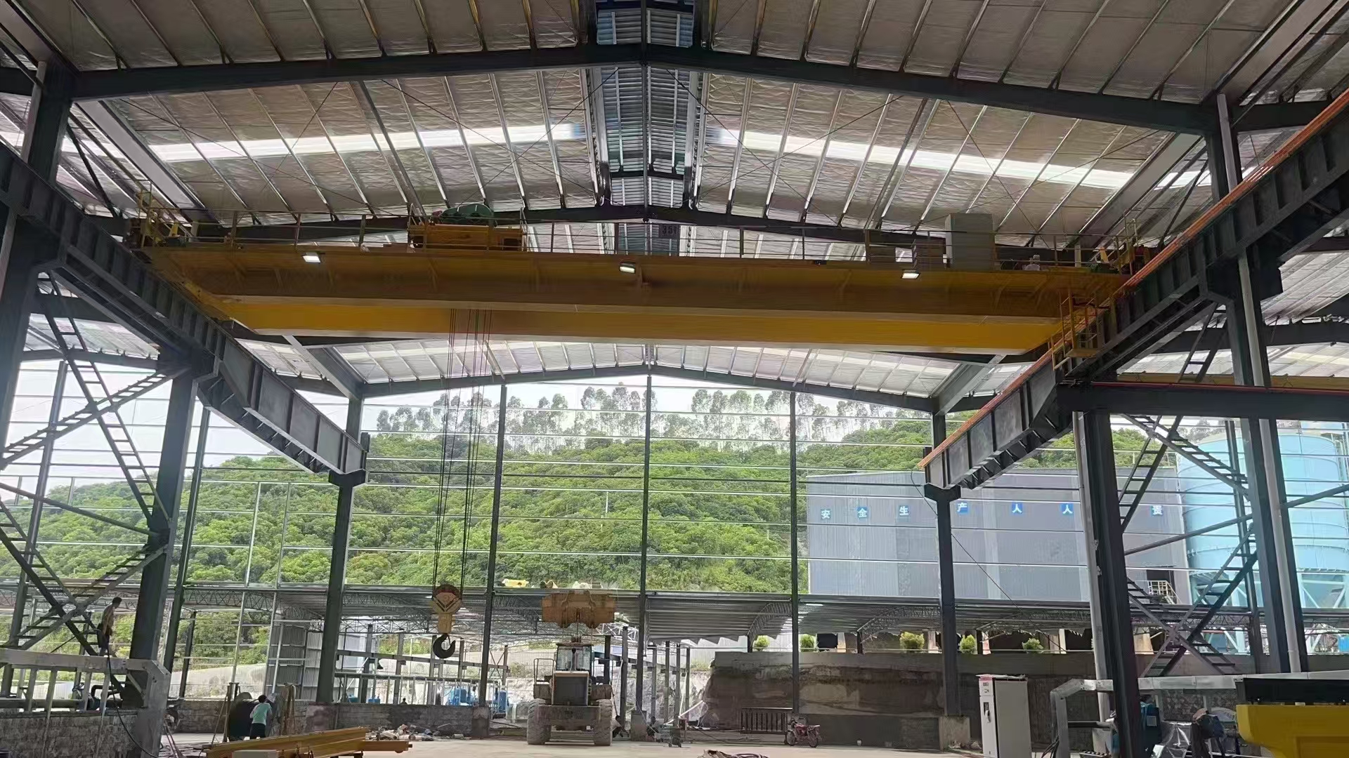 5臺10噸電動葫蘆橋式起重機，3臺35噸雙梁廣州項目安裝中