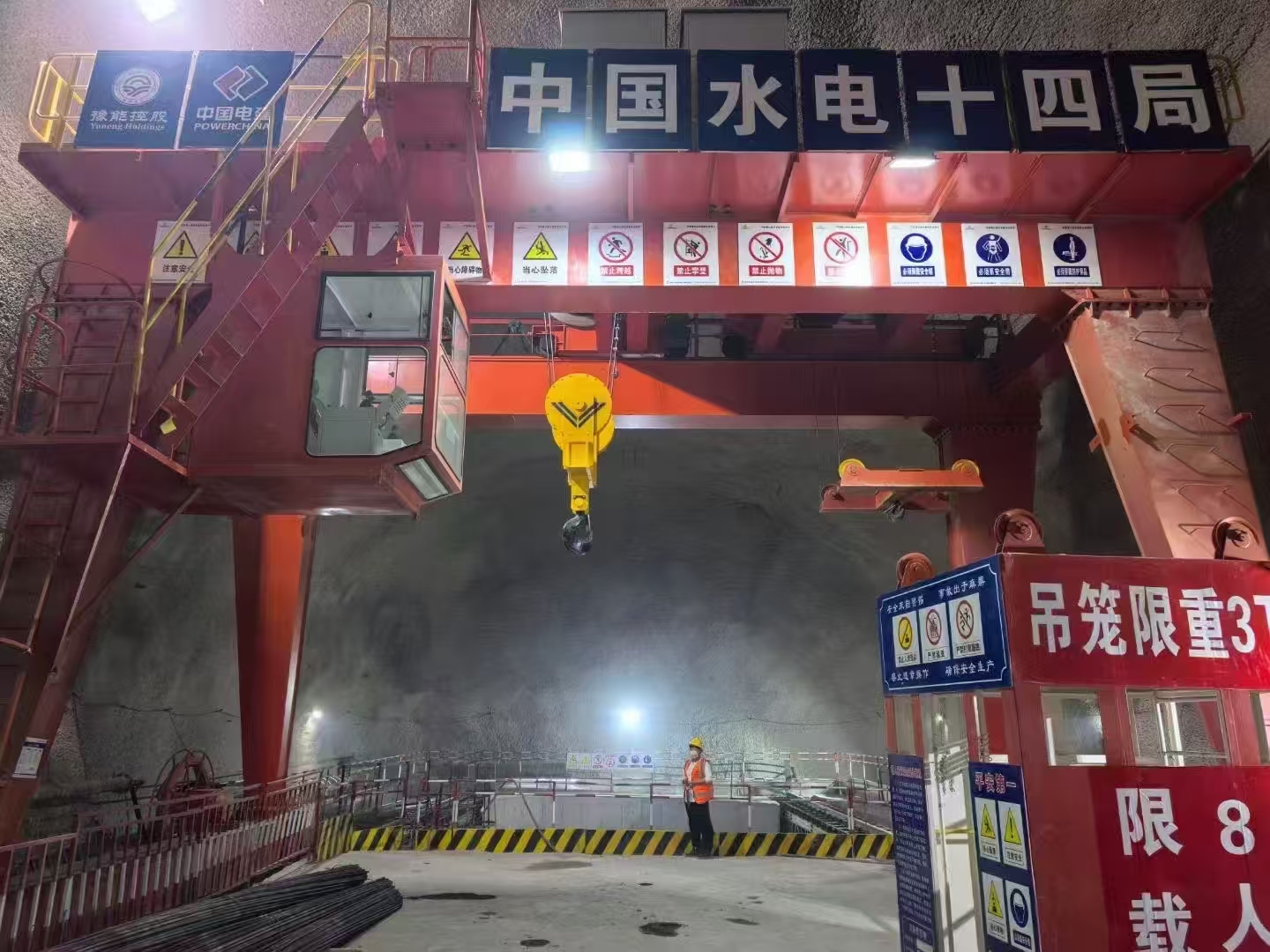 抽水蓄能電站豎井專用提升機起重機，完成驗收，交付使用
